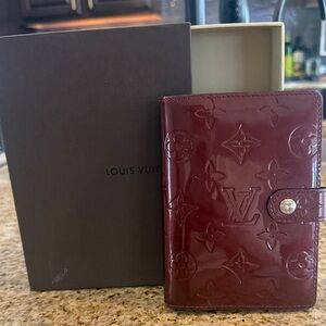 Louis Vuitton Vernis Monogram Deep Bordeaux Agenda Wallet